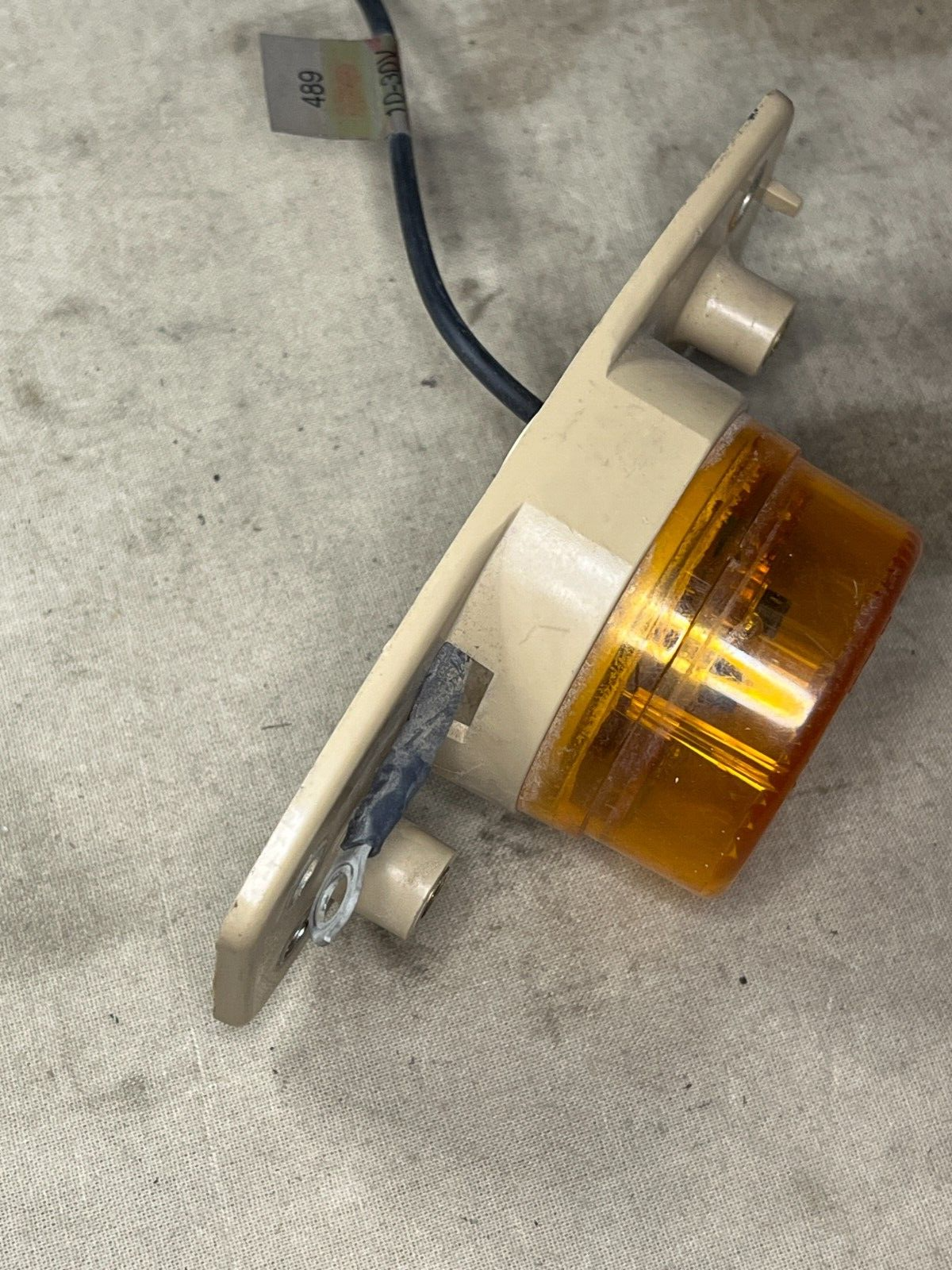 TRUCK-LITE 07431 12V 24V FRONT YELLOW LIGHT LED EMITTING DIODE 6210-01-633-1645