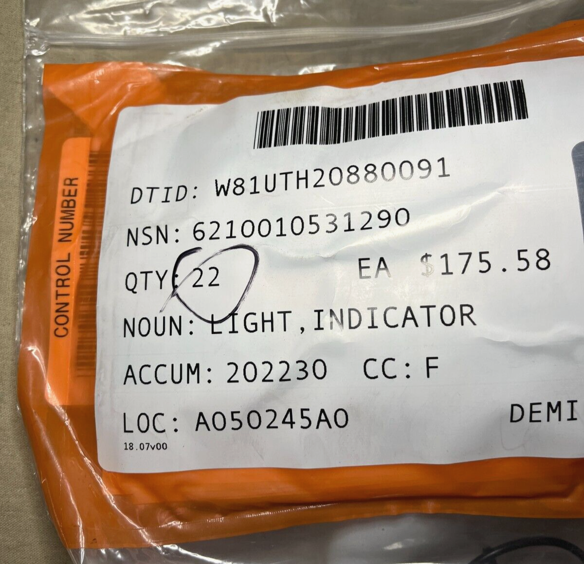 HEMTT NARTRON 1053628 INDICATOR LIGHT 1053651 441S-OKT-861-24 6210-01-053-1290