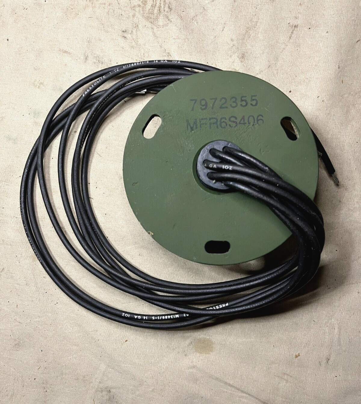 M51/M74/M88 TANK RECOVERY VEHICLE 7972355 LAMPHOLDER BASE 6250-01-255-5989 NOS