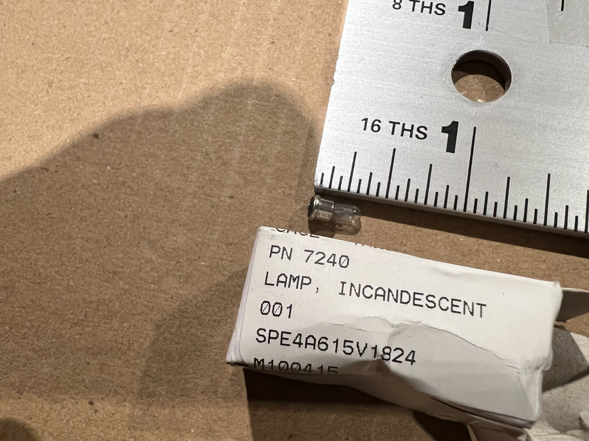Lamp CM8-1098 NSN 6240-00-176-5648 - photo 3