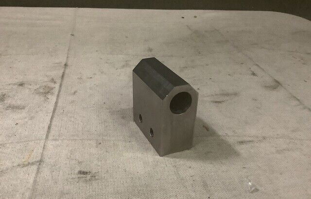 MTVR-2MK30, MTVR-2MK23 OSHKOSH 1KK289 BLOCK HINGE 6503040 2510-01-515-1768
