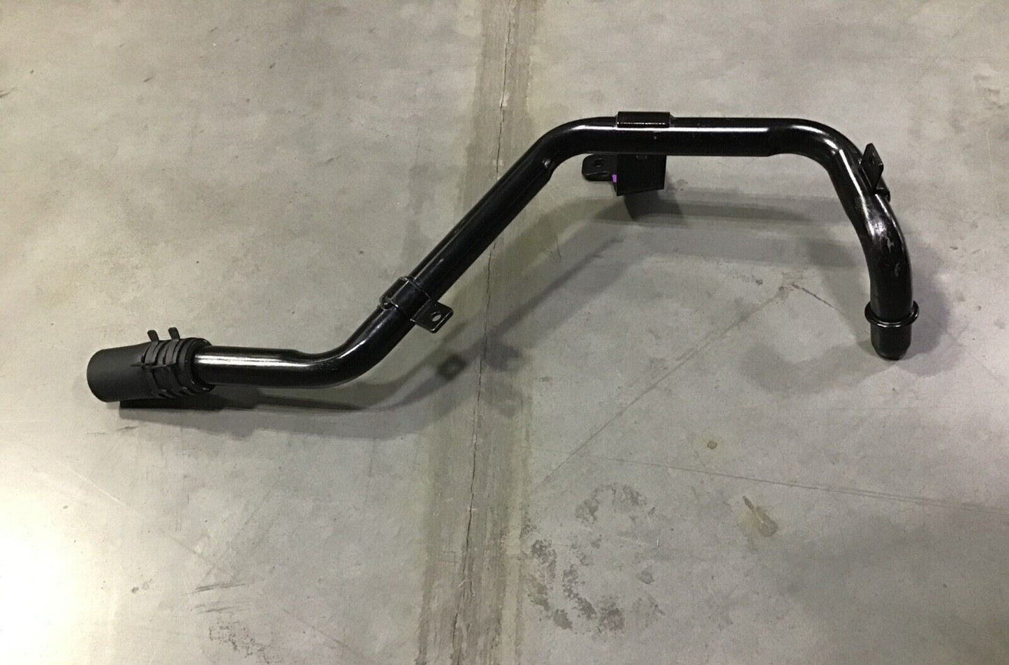 MRAP VARIANTS MAXXPRO TUBE ASY,BREATHER INLET,W/HOSE 1883198C93 4710-01-566-9223