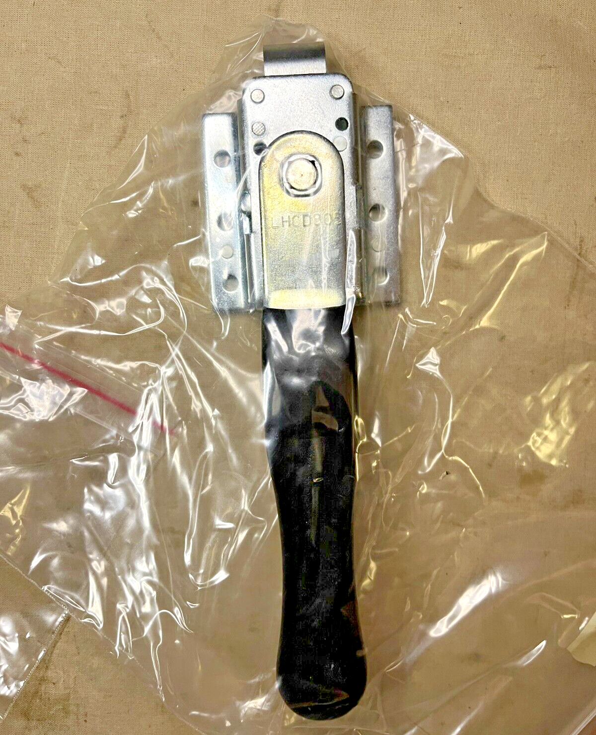 MRAP NAVISTAR 3113704C91L DOOR HATCH VEHICLE KIT HANDLE ASSY 2510-01-566-0974
