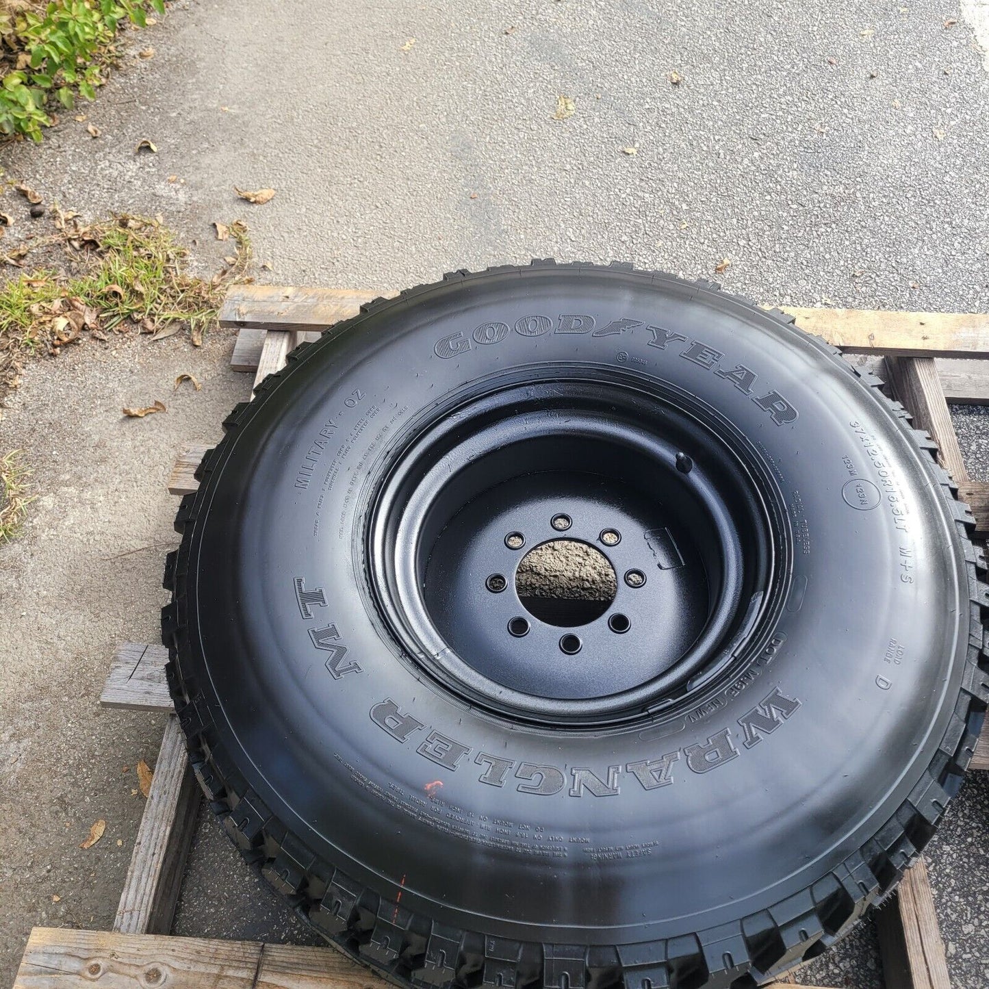 MILITARY Road Tire and Wheel 8 Lug 37x12.50R 16.5LT M998 WHEEL Military HMMWV