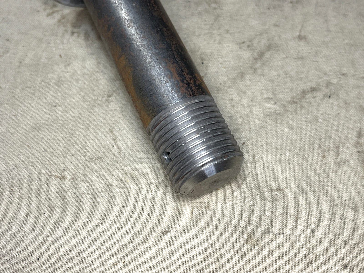 AIRCRAFT A10 CS2530-0023 WHEEL SPINDLE KINGPIN BOLT 2530-00-079-2195 NOS
