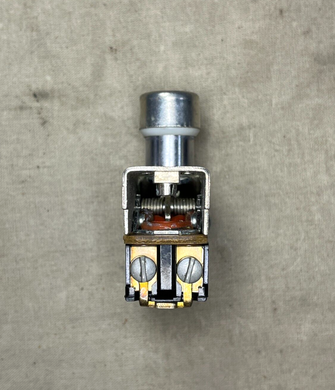 HELICOPTER EATON M8805/55-001 FOOT PEDAL PUSH SWITCH 8870K2 5930-00-262-0889