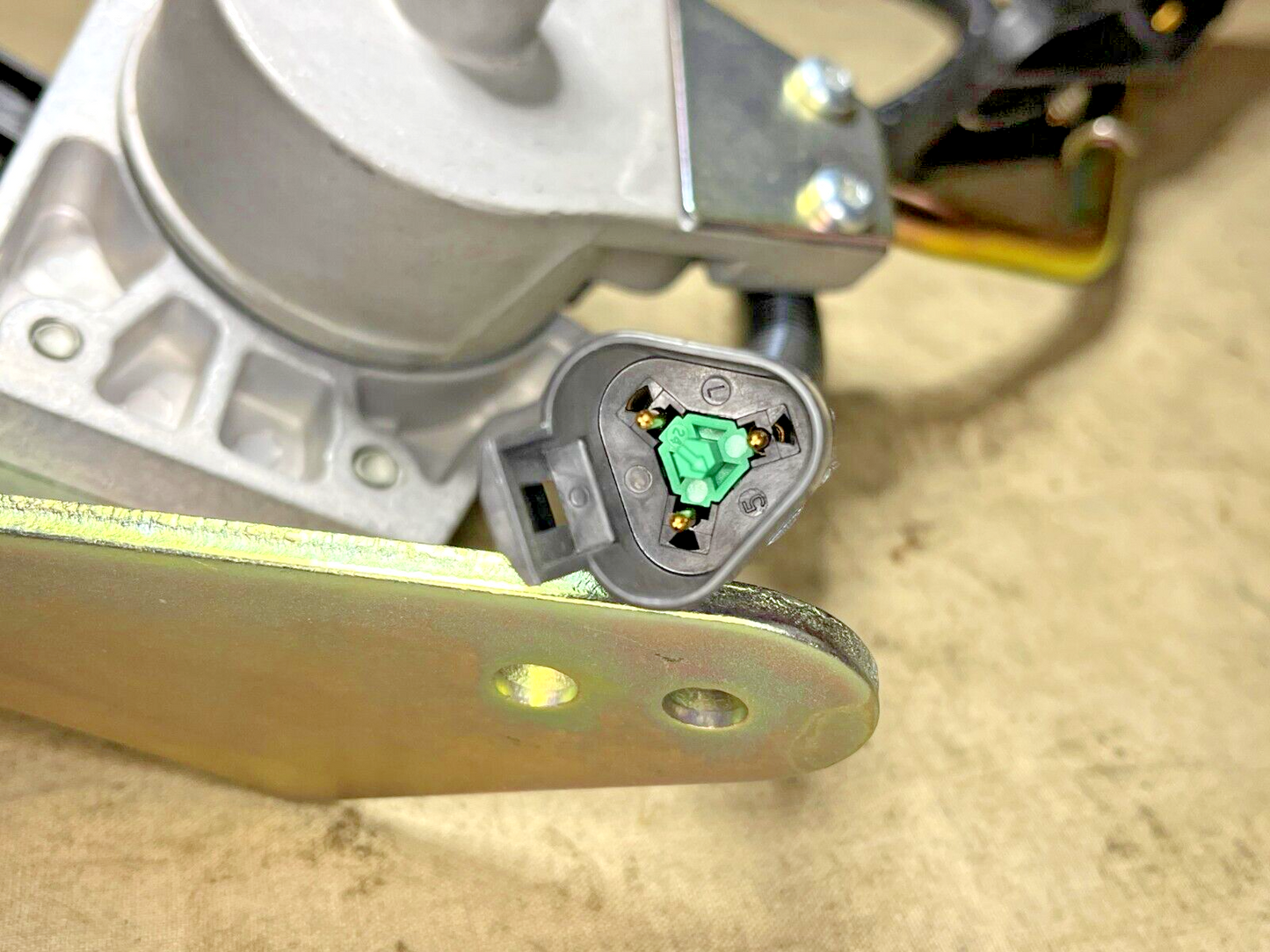 HET M1070, MRAP-M-ATV 133782 THROTTLE PEDAL CONTROL 3242634 2540-01-507-9504