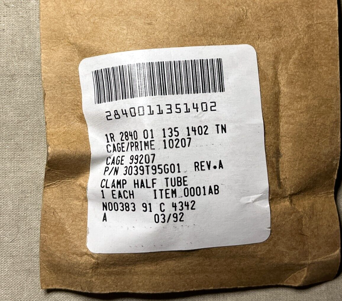 AIRCRAFT ENGINE F-404 3039T95G01 TUBE CLAMP HALF 10158518 2840-01-135-1402 NOS