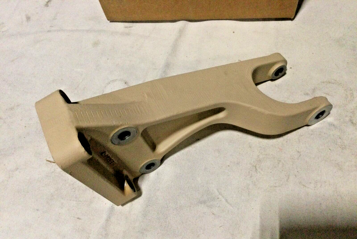 MRAP-MAXXPRO DASH NAVISTAR 3792647C1 STEERING ARM SUPPORT RH 2530-01-583-8519