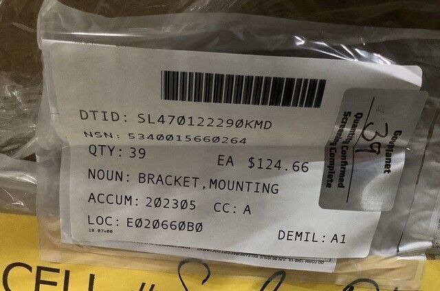 LVSR MKR18 8.2'' PLAIN MOUNTING BRACKET RH 3767271 3694686 5340-01-566-0264