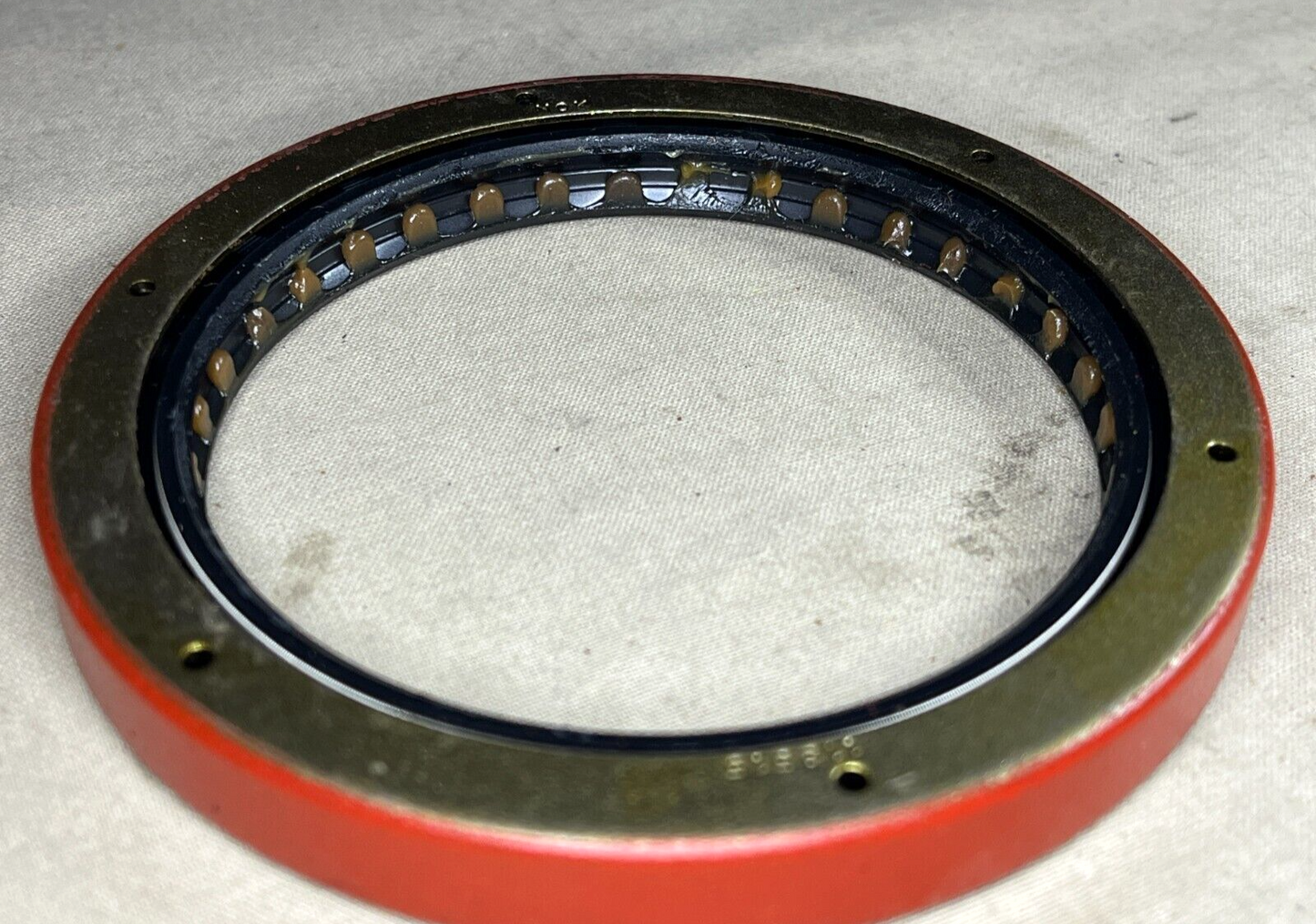 HEMTT M977, M978, M983 DANA 113515 INPUT OUTPUT OIL SEAL 2AT616 5330-01-156-3759