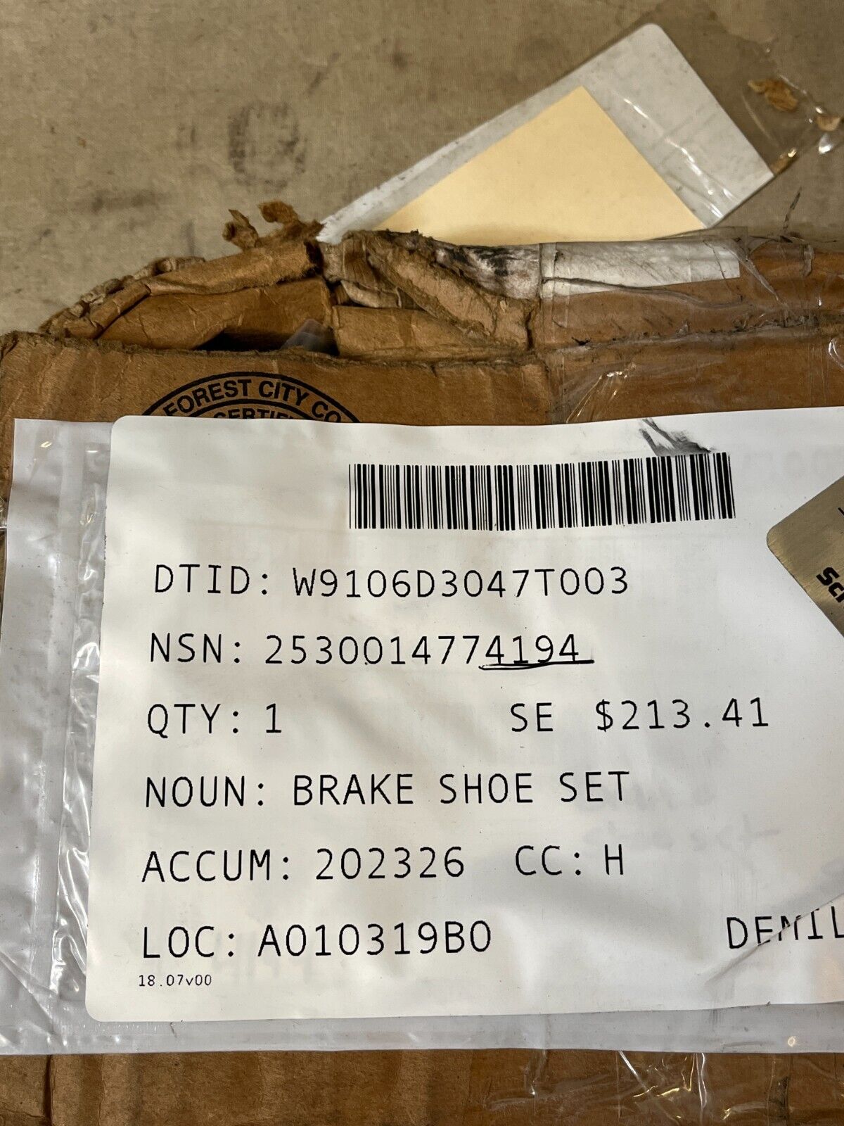 HMMWV AM GENERAL 57K3565 FRONT OR REAR AXLE BRAKE SHOE SET 2530-01-477-4194 NOS