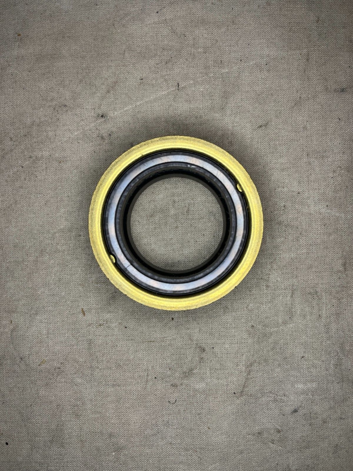 NEW SPRING LOADE SHAFT SEAL ASSEMBLY 25356-00 25356-20 25356Z 4320-00-216-6195