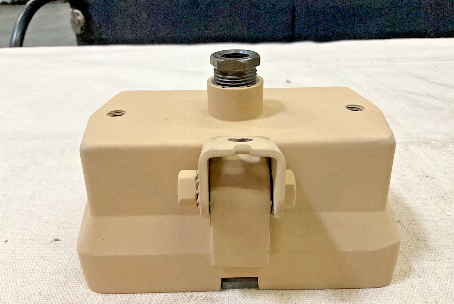 MRAP RG31 RG31A3 REAR GRILL STOP LIGHT REVERSE, BACKUP R0042824 6220-01-557-5896