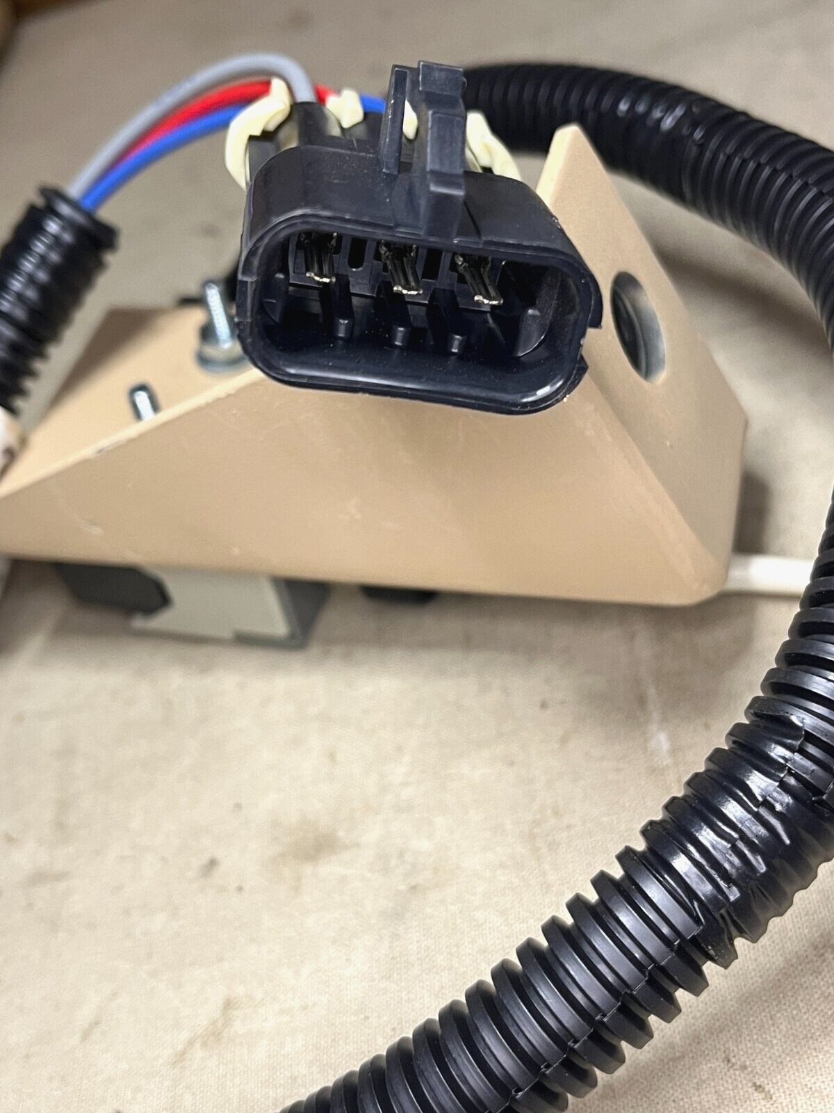 MILITARY MRAP 3680150C91 RAMP DOOR SWITCH, WIRING HARNESS 10A 6150-01-567-0315