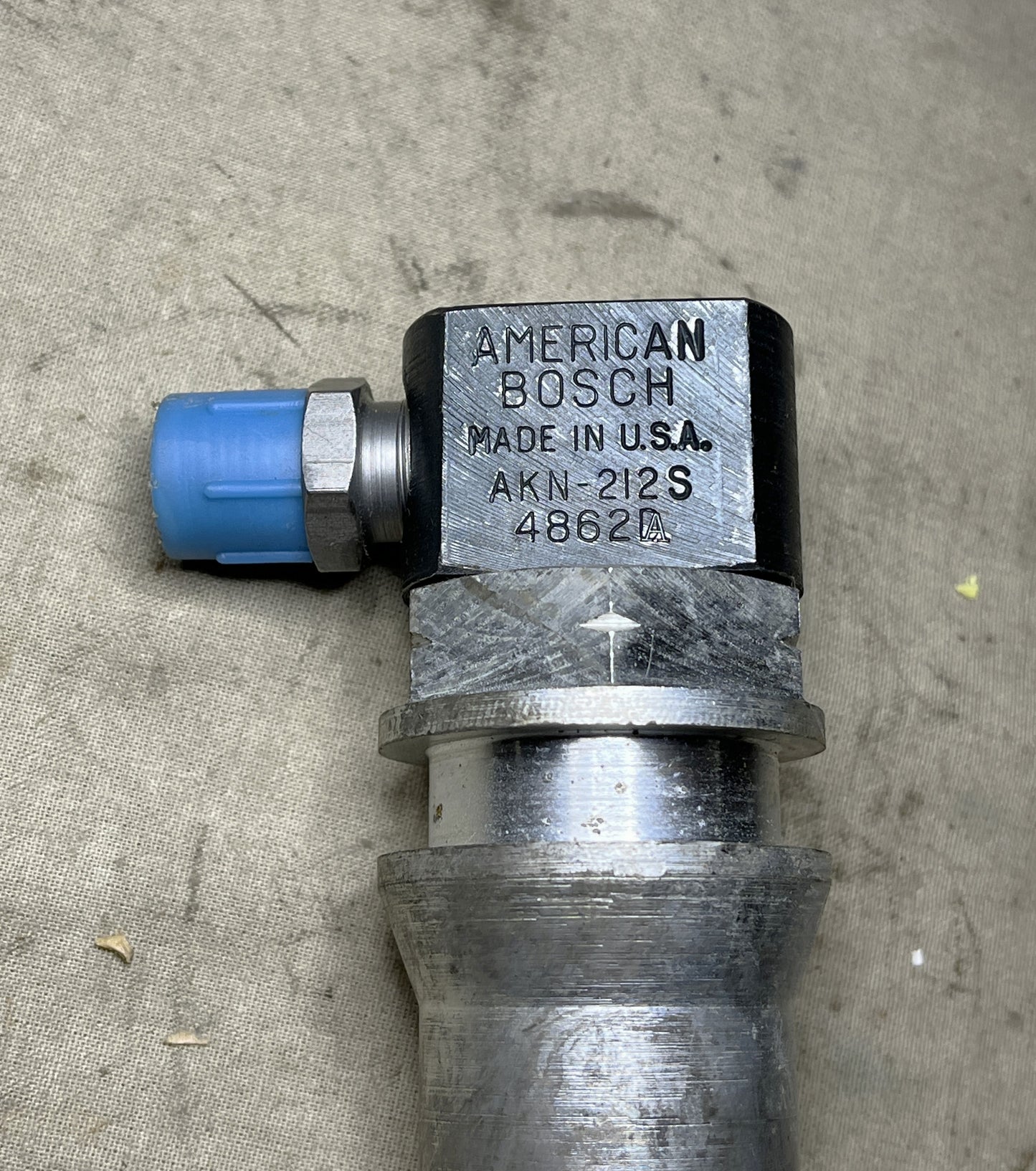 M51 / M74 / M88 BOSCH FUEL INJECTOR NOZZLE 10912452 / 2910-01-037-4984