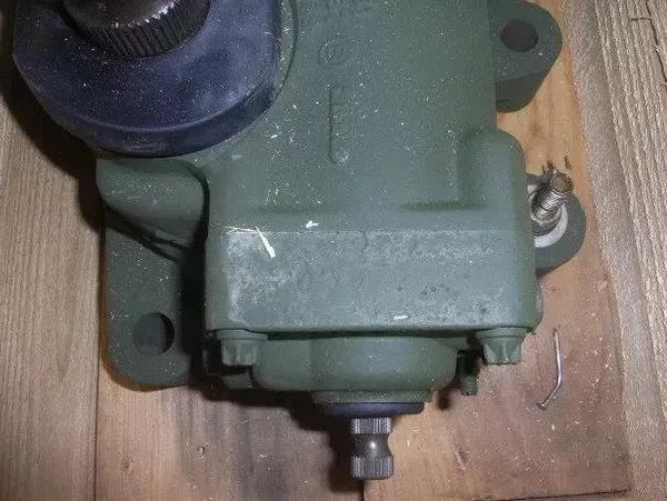 5-TON M939 M923A1 TRUCK STEERING GEAR ASSEMBLY 11668993 2530-01-119-8710