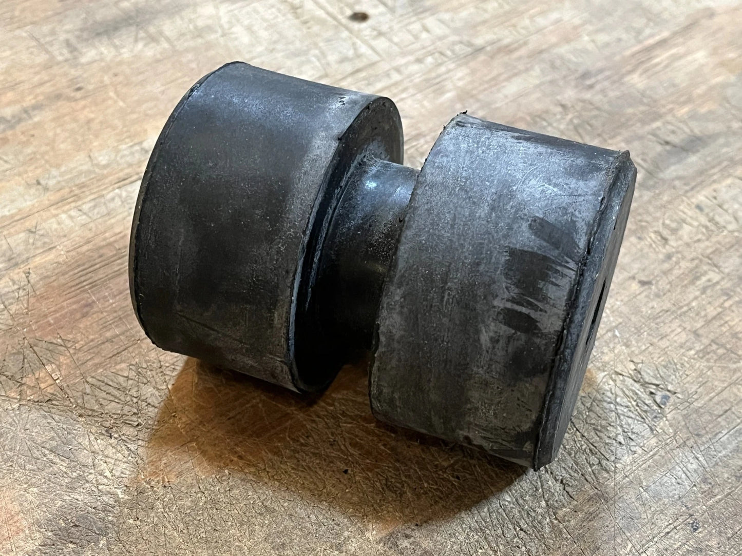 M939 5 TON RESILIENT ENGINE MOUNT 5340-01-331-7985 12363275