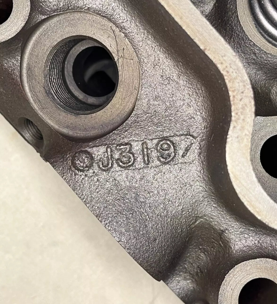 GENERAL MOTORS M1008 M1009 CUCV HMMWV 6.2L DIESEL CYLINDER HEAD 10137567 2815-01-265-7071