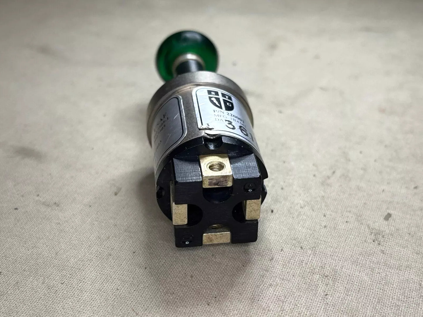 AIRCRAFT GALAXY C-5 USAF 220001 PUSH-PULL SWITCH 8027505-1 5930-00-825-1023
