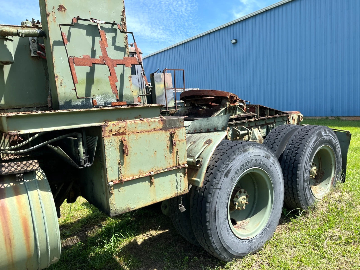 1979 M916 20 TON 6X6 TRACTOR TRUCK FIFTH WHEEL WINCH WITH 9,000 MILES AS-IS