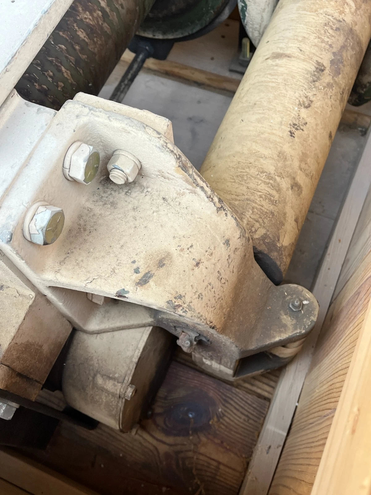 M939 A1 A2 5 TON FRONT HYDRAULIC WINCH (NO CABLE) 2520-01-082-2644 7412382-1