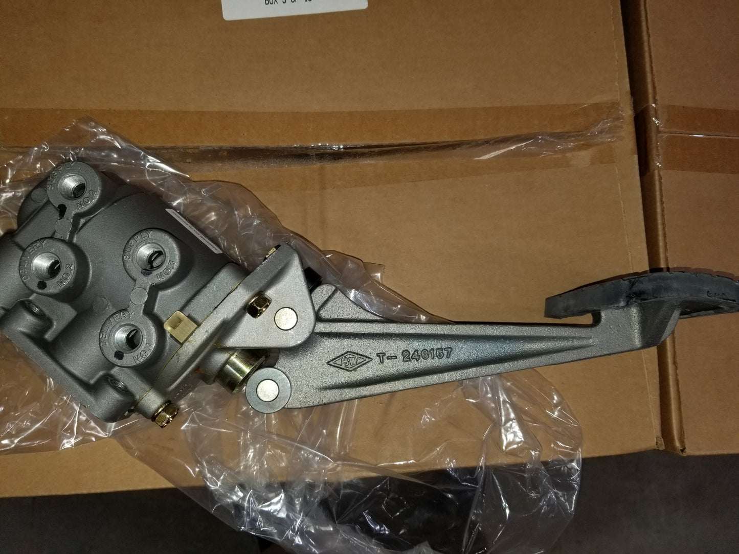 HEMTT M977 M978 M1070 HET TREADLE VALVE 2530-01-132-9144 123907C 288268N WWS 72001-3404