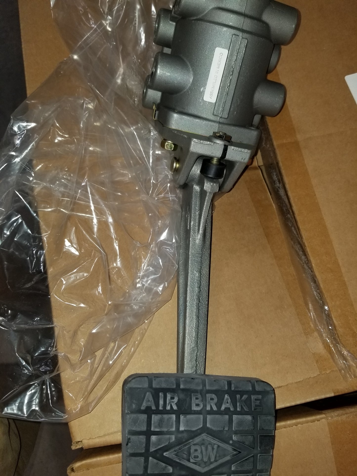 HEMTT M977 M978 M1070 HET TREADLE VALVE 2530-01-132-9144 123907C 288268N WWS 72001-3404
