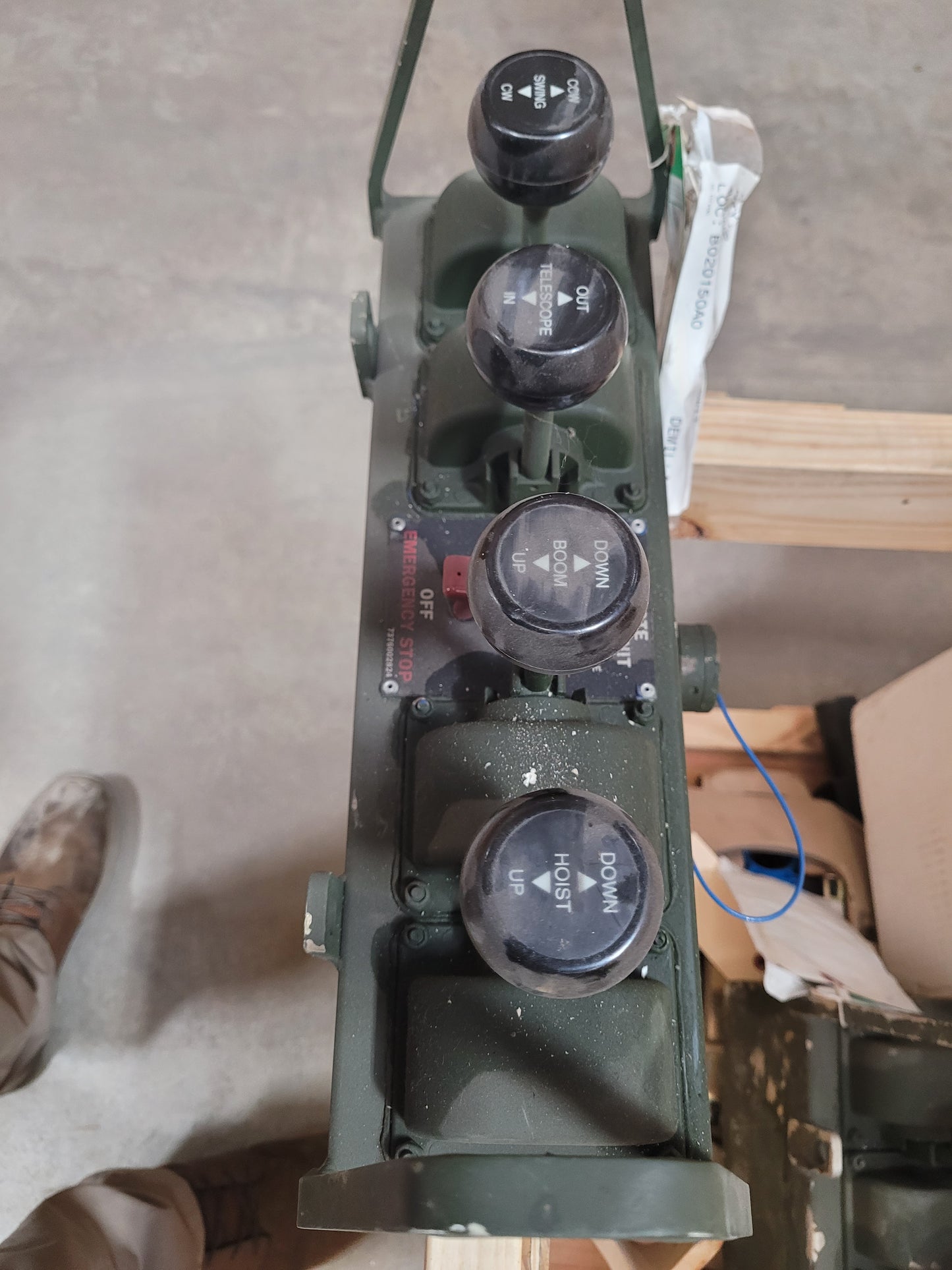 6110-01-428-6142 2-195-6-00667 CONTROL,REMOTE SWITCHING FMTV LMTV Wrecker Controls