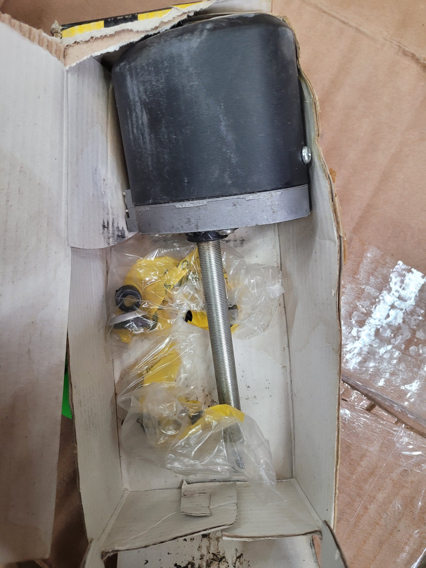 2540-01-547-1640 24V Wiper Motor General Dynamics R0062834 RG31 Nyala RG-31