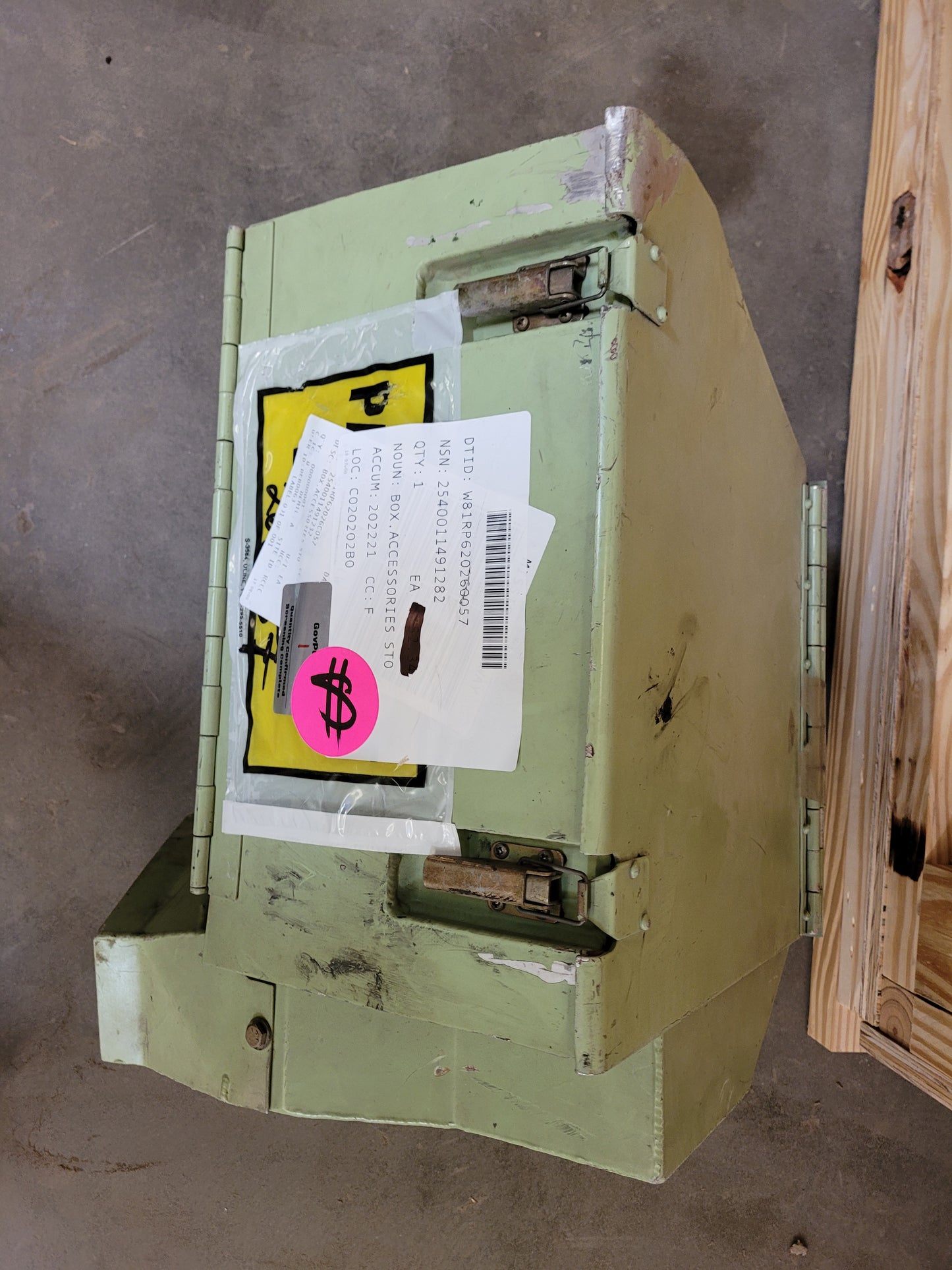 A4 BRADLEY FIGHTING VEHICLE 2540-01-149-1282 BOX,ACCESSORIES STOWAGE 12308283