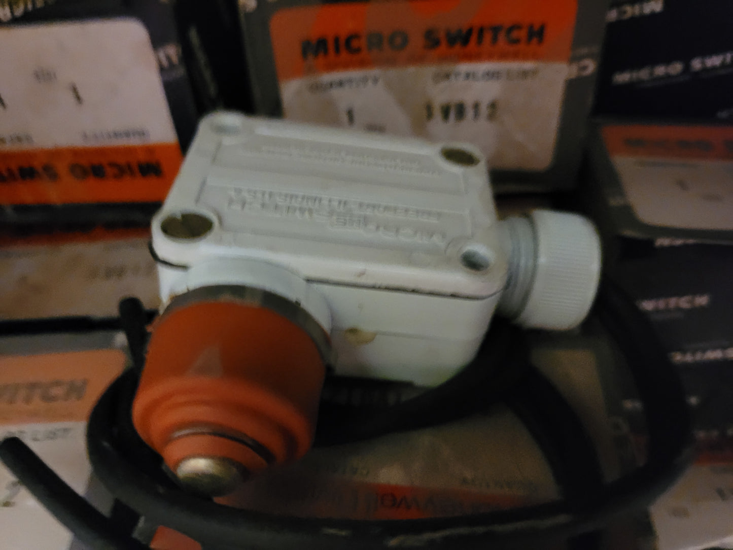 5930-00-296-5463 59011 7973708 SWITCH,SENSITIVE M60