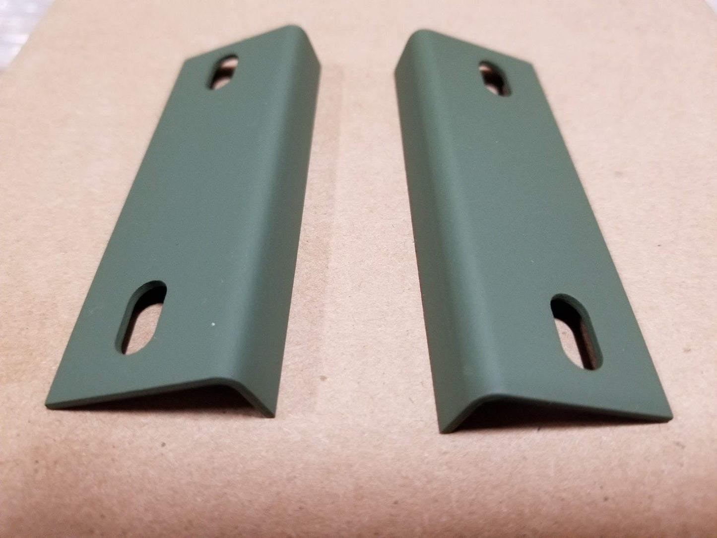 2 M998 RETAINER MOLDING 12339014-1 AM GENERAL 5594076 Humvee 01-262-7707