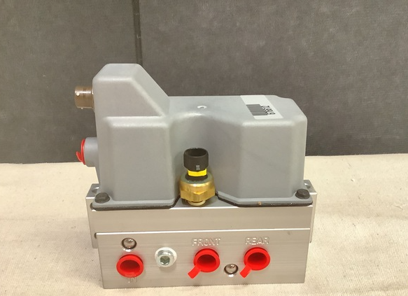 HET M1070 PNEUMATIC CONTROLLER VALVE ASSEMBLY DANA  676612 4820-01-571-9806