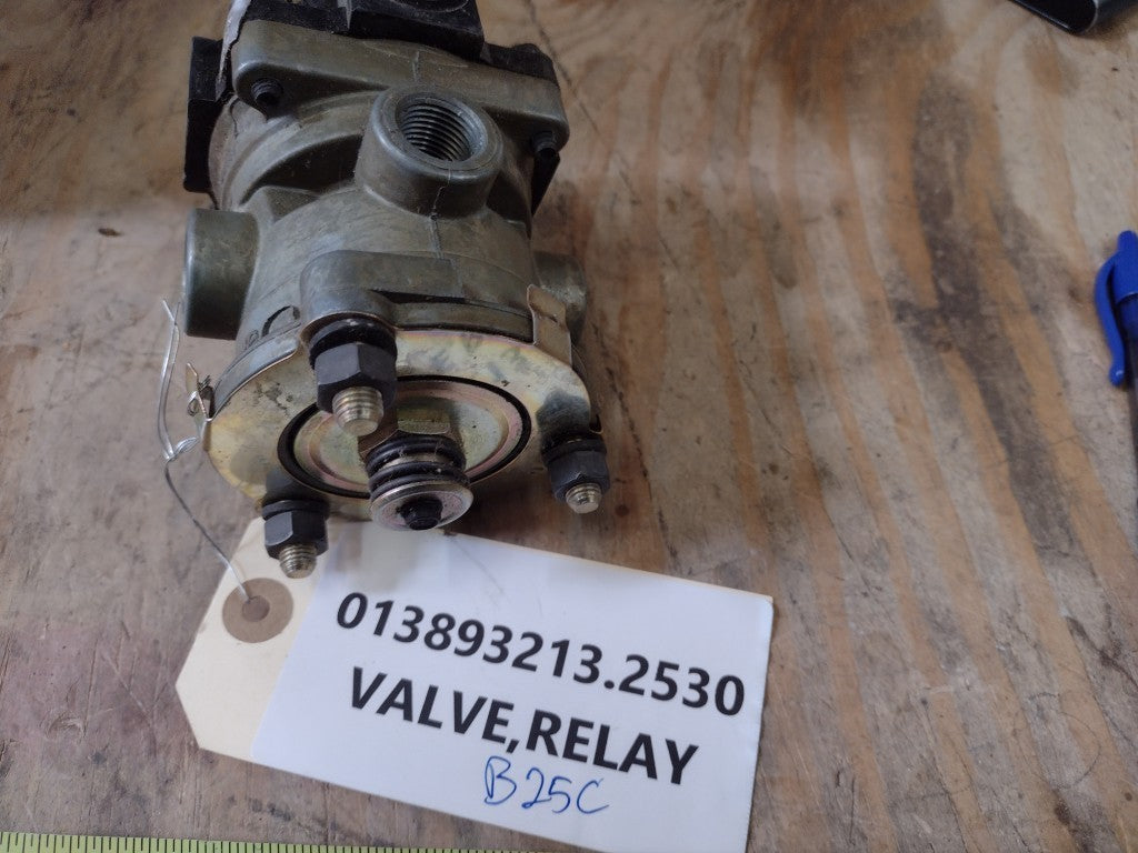 Navistar 483795C91 Relay Valve, Air Pressure - NSN 2530-01-389-3213 - photo 4