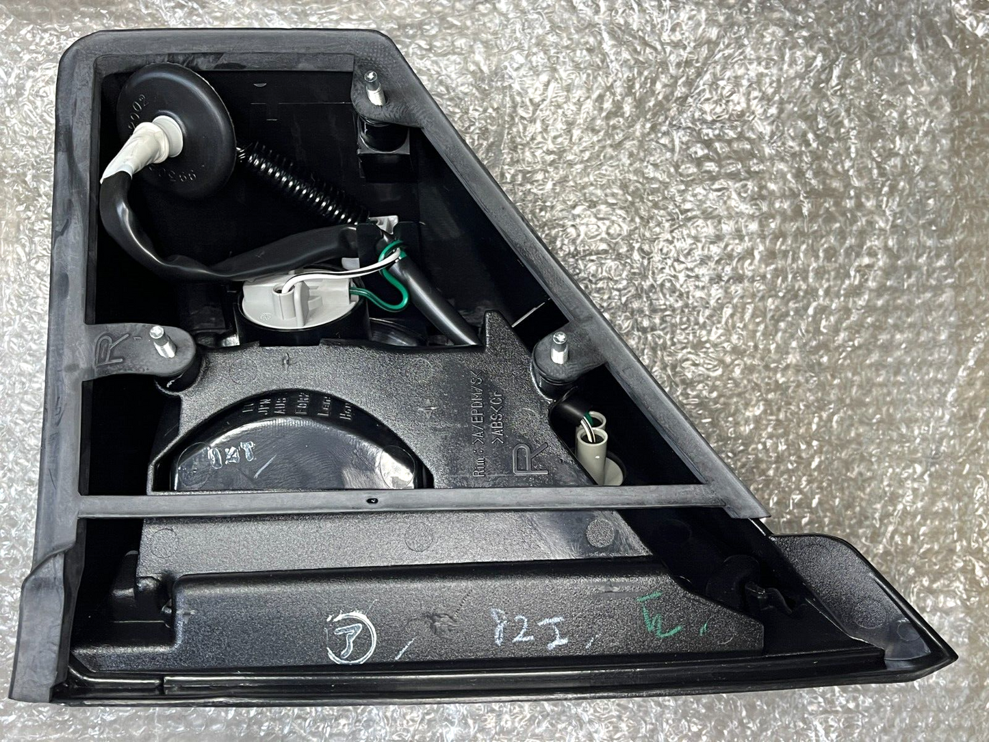 GENUINE TOYOTA 81510-60520 INDICATOR LAMP ASSEMBLY FRONT TURN SIGNAL RIGHT SIDE