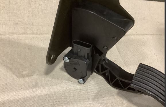 BENDIX 5020584 ACCELERATOR FOOR PEDAL FOR INTERNATIONAL MRAP FMTV 2596214C91