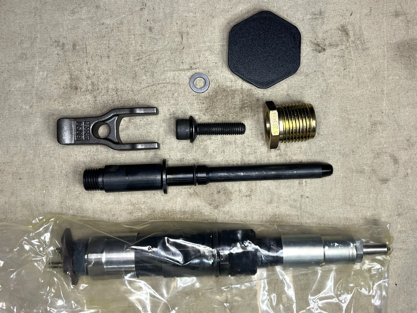 M1 MEDIUM TRACTOR DEERE RE537541 FUEL INJECTION NOZZLE PART KIT 2910-01-571-8432