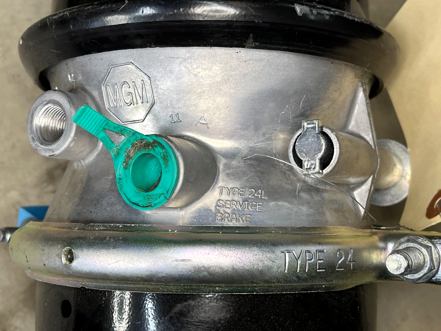 M1076A1 TRAILER MGM B593276X24 AIR BRAKE CHAMBER 4121629 2530-01-619-6441 NOS