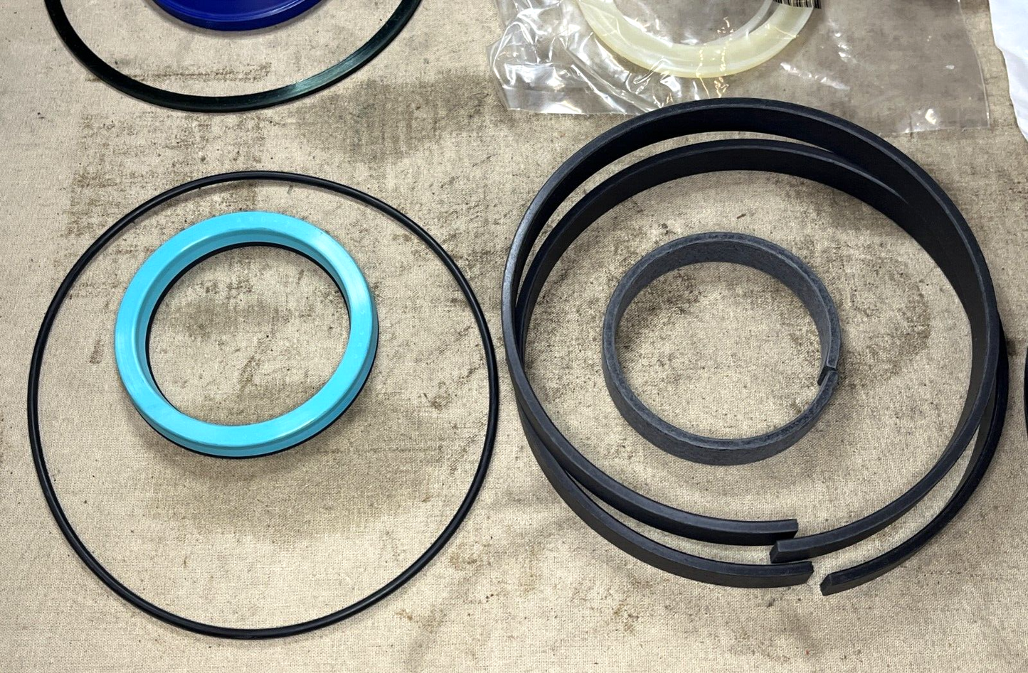 5330-01-653-7734	CYLINDER SEAL REPAIR KIT EP-0002722SK
