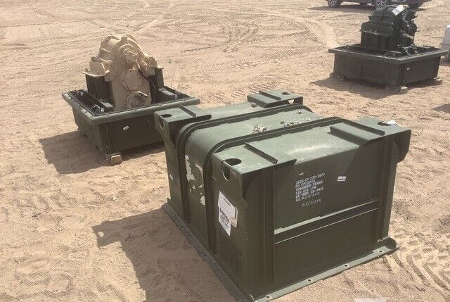 GENUINE OSHKOSH 57K3049 2HP722 TRANSFER CASE W/SHIPPING CONTAINER FITS M1070 HET