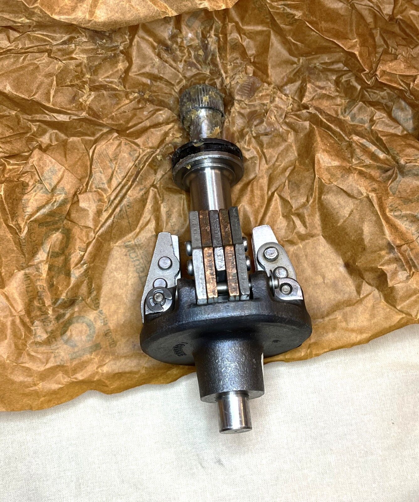 LAV,  DETROIT DIESEL 5133707 SHAFT & CARRIER A 5133819 2990-00-921-5372