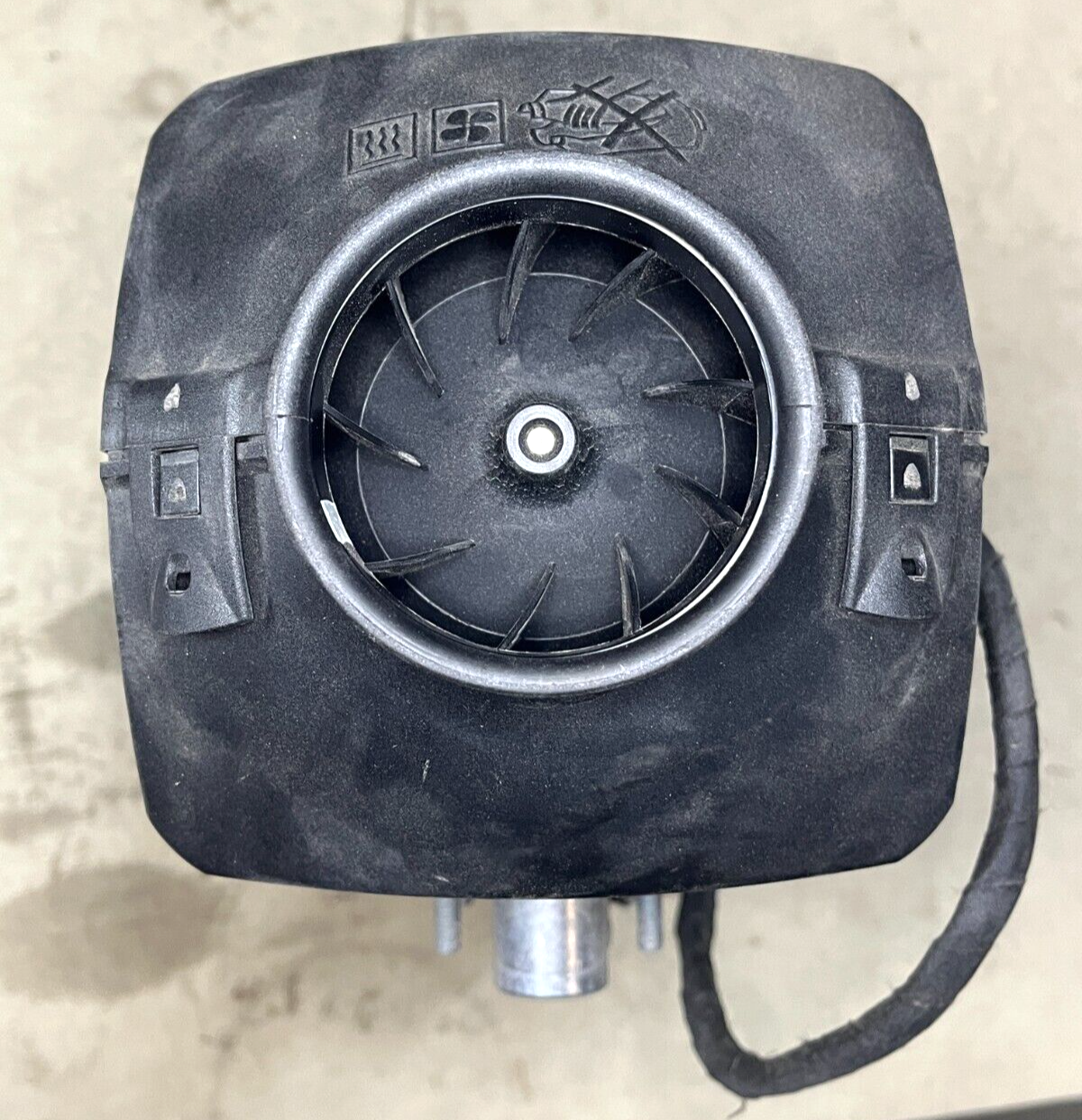 EBERSPACHER AIRTRONIC 327369CC HEATER & FUEL PUMP 40W 24V 4KW 252113050000 NOS