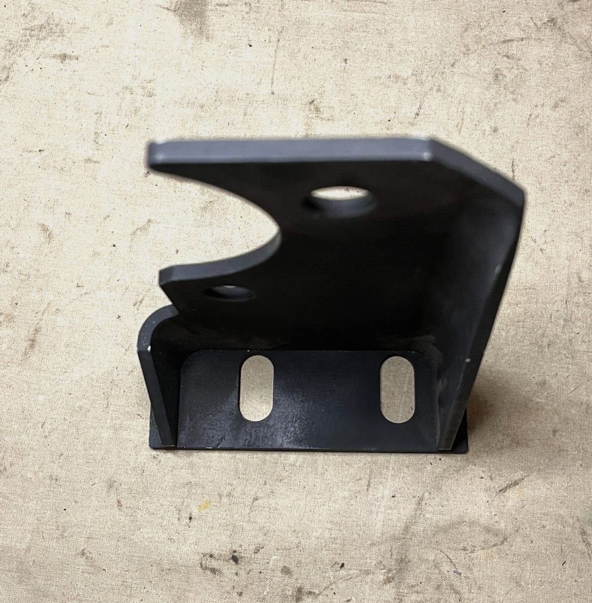 M998 HMMWV 12338151-7 REAR DIFFERENTIAL BRACKET 12338151 2590-01-394-8134 NOS