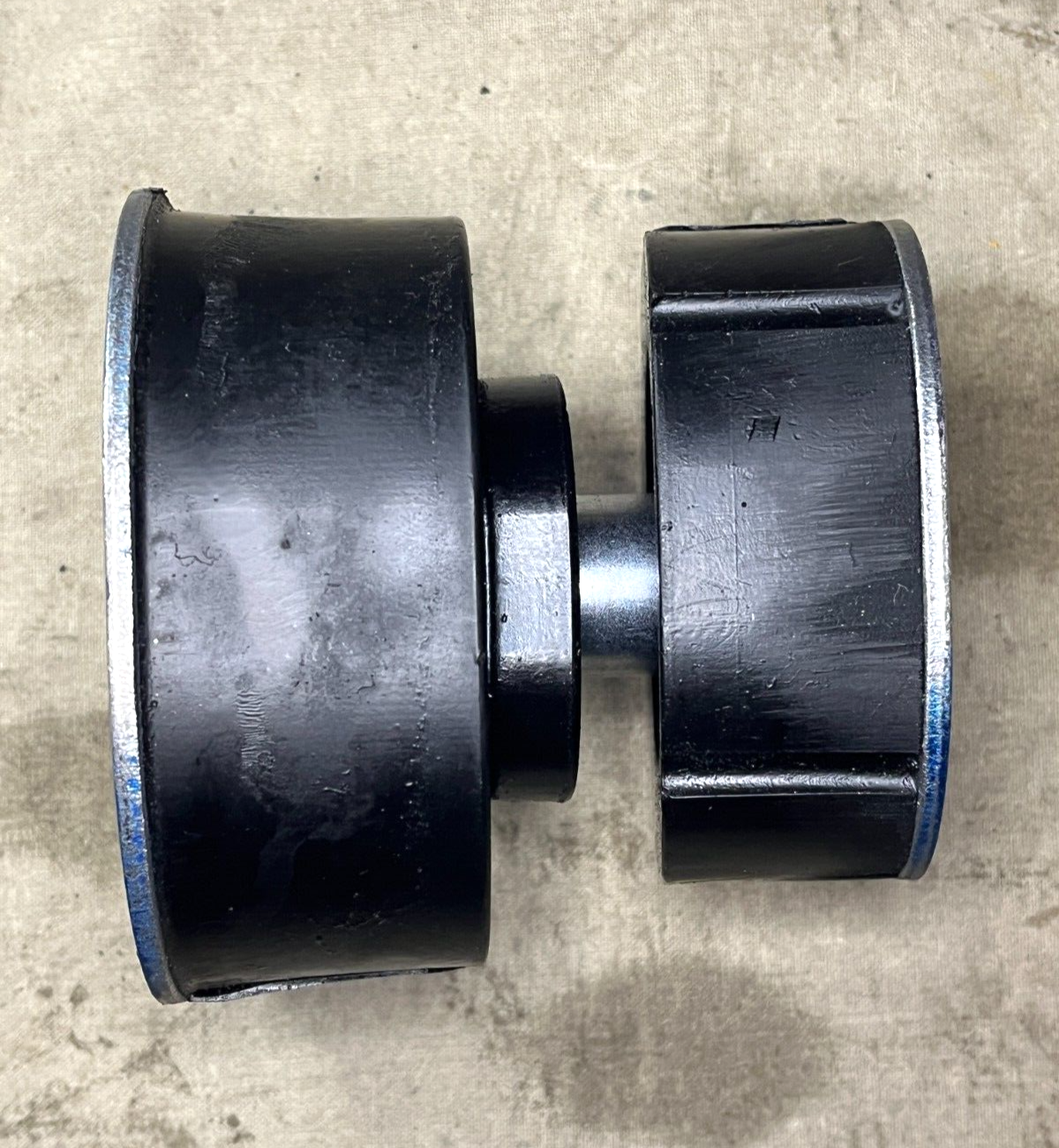 HMMWV HUMVEE LATE STYLE BODY MOUNT 6042800 12598952 5340-01-568-4874