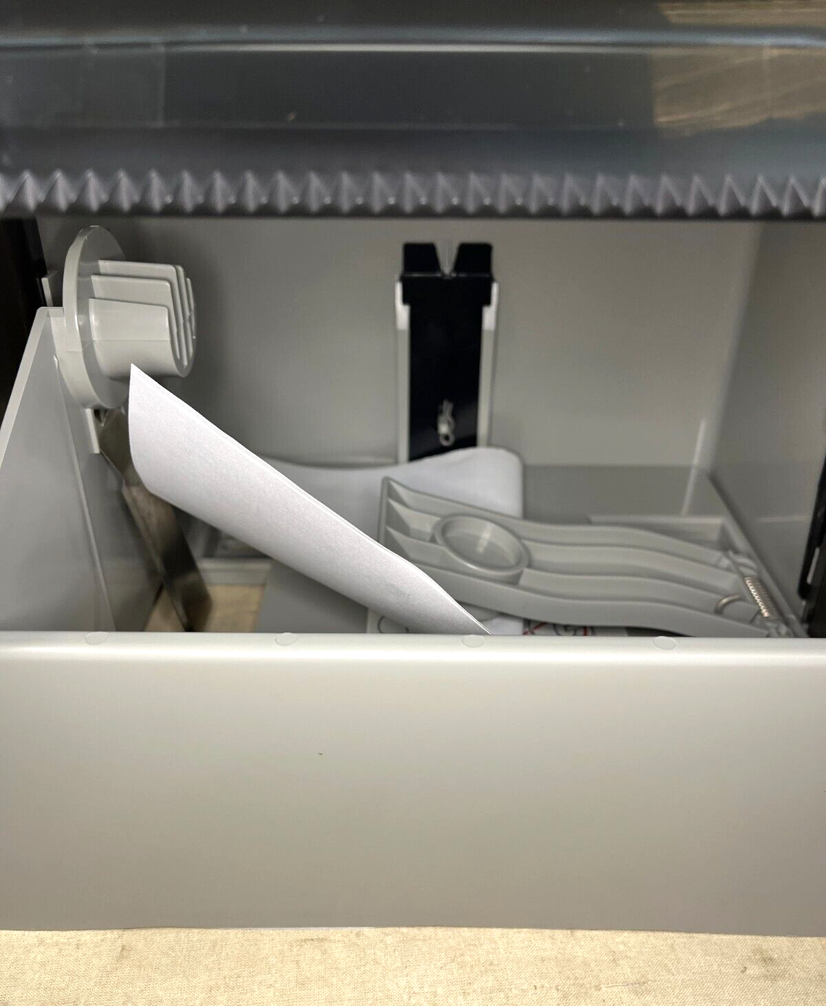 KIMBERLY-CLARK UNIVERSAL HARD ROLL TOWEL DISPENSER WITH HARDWARE (MODEL 09746)