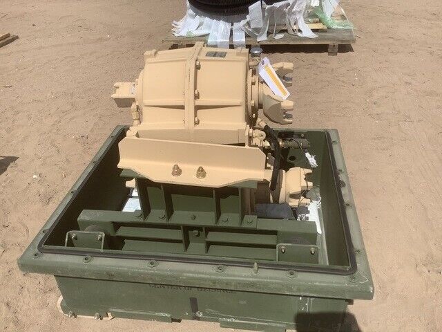 GENUINE OSHKOSH 57K3049 2HP722 TRANSFER CASE W/SHIPPING CONTAINER FITS M1070 HET