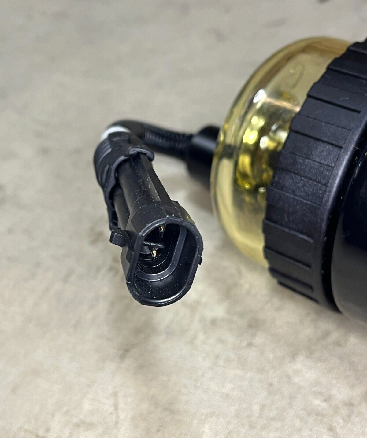 LOADER UTILITY 624KR JOHN DEERE RE541922 FLUID FILTER BODY 2910-01-567-3463