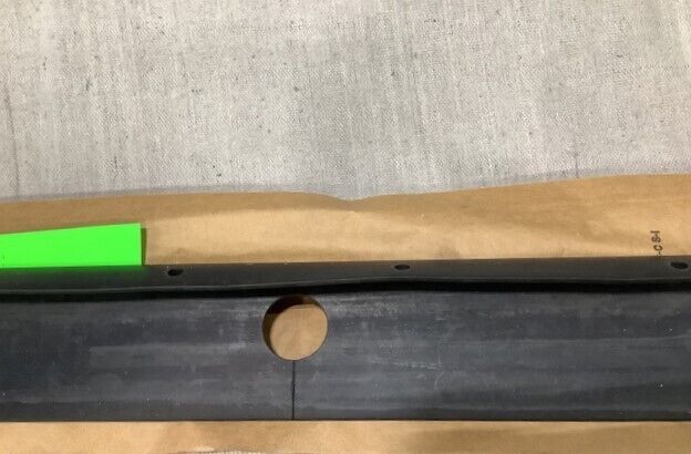 M998 HMMWV 12338631 SEAL, SPLASH SHIELD TO HOOD (RH) 5593912 5330-01-185-8714