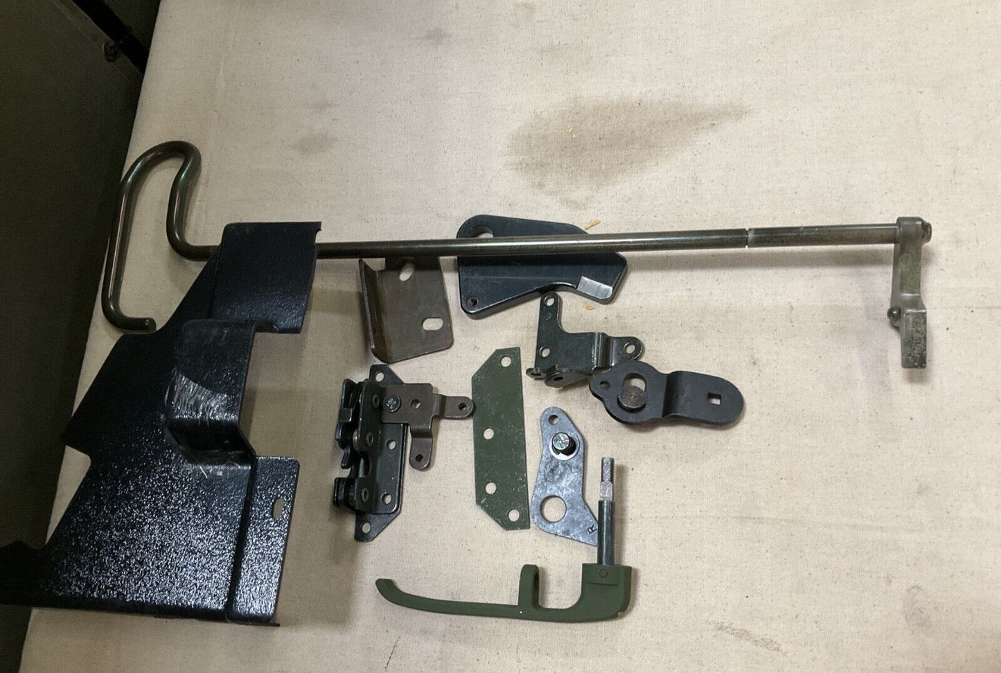 HUMMVEE BAE 6433393-01M1 VEHICULAR DOOR LOCK SET 4660944 2510-01-542-7379